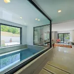 Arici Evi Delux Luxury With Indoor And Outdoor Pool